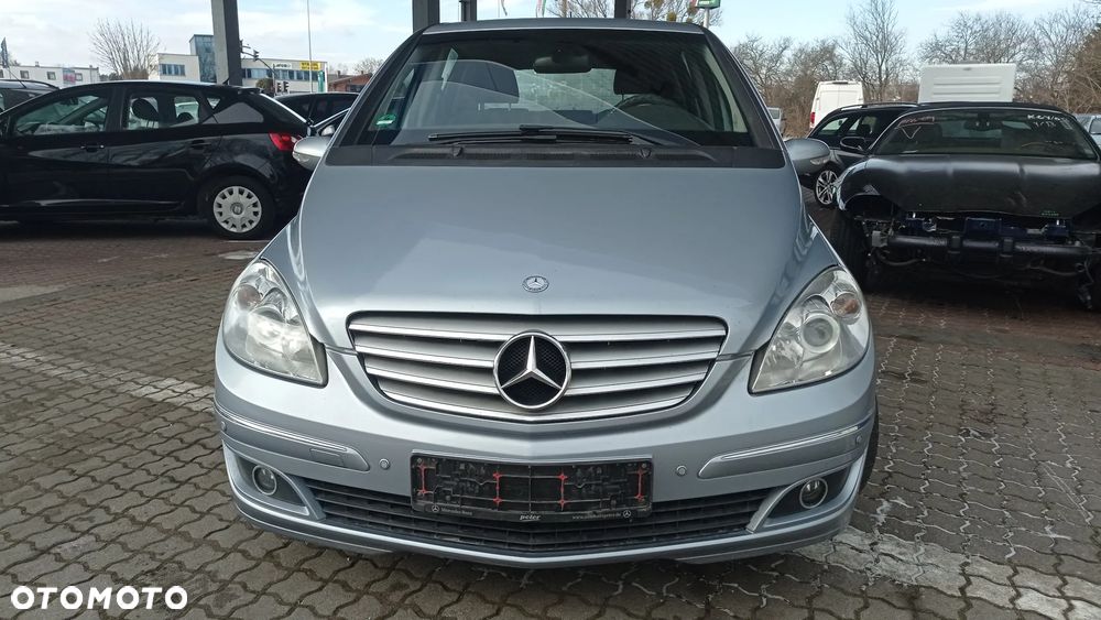 Mercedes-Benz Klasa B 180 CDI Special Edition - 33