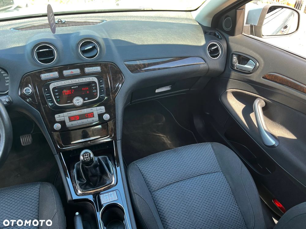 Ford Mondeo 2.0 Ghia - 25