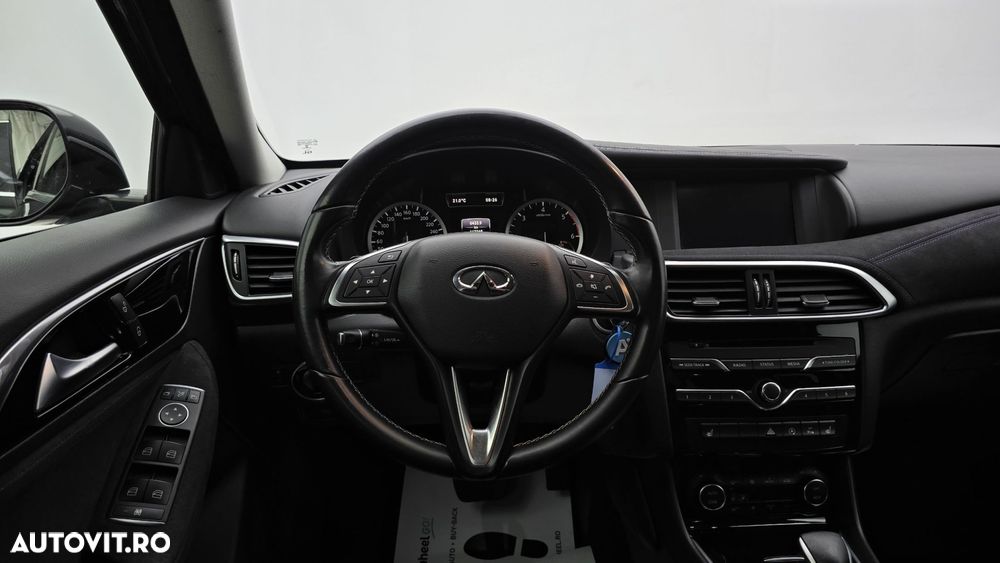 Infiniti Q30 - 15