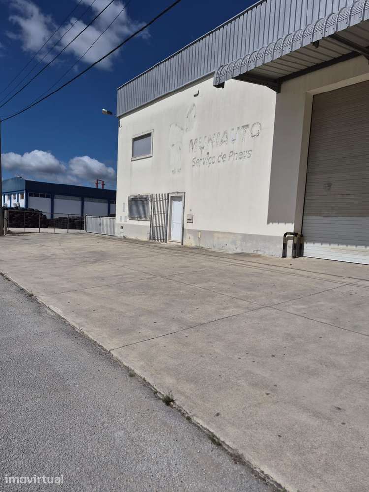 ARMAZÉM COM ESCRITÓRIOS PARA ARRENDAMENTO – 600 m² - Grande imagem: 2/33