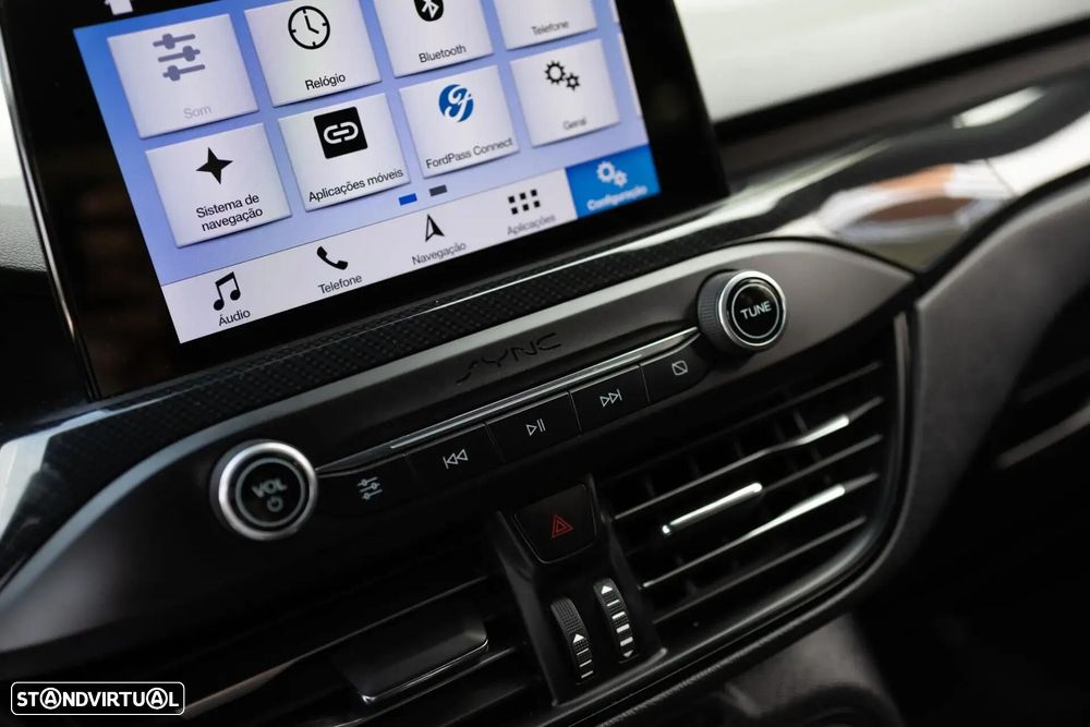 Ford Focus 1.0 EcoBoost S&S ST-LINE - 24