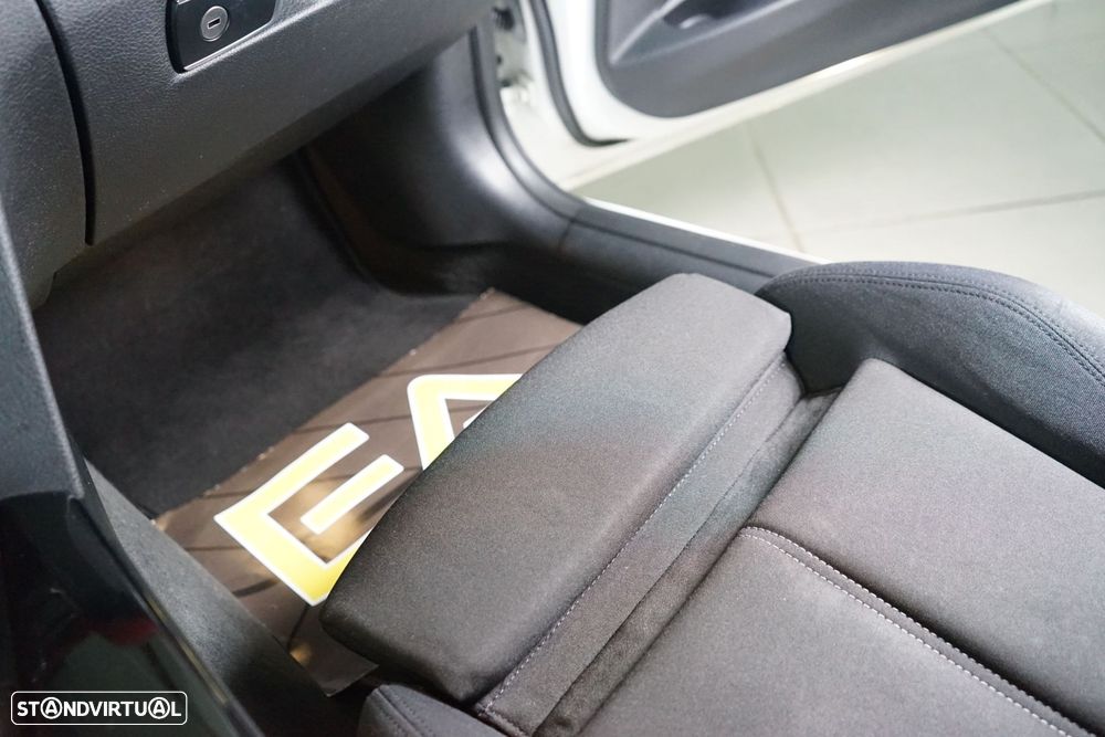 BMW 318 d Touring Line Sport - 37