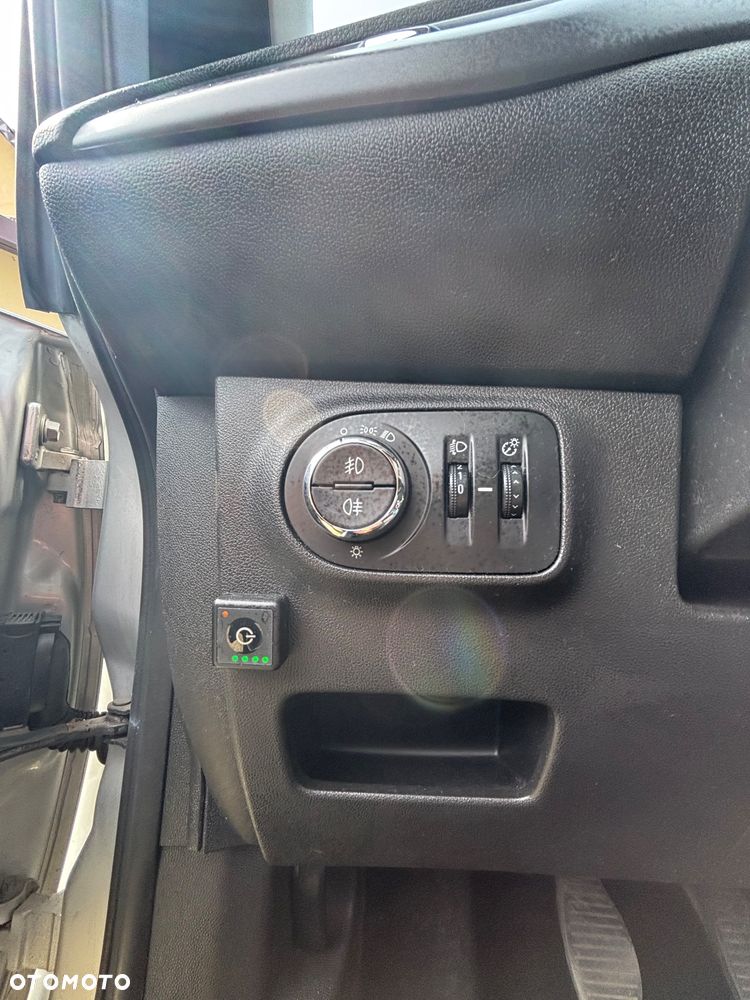 Opel Corsa 1.4 Enjoy - 10