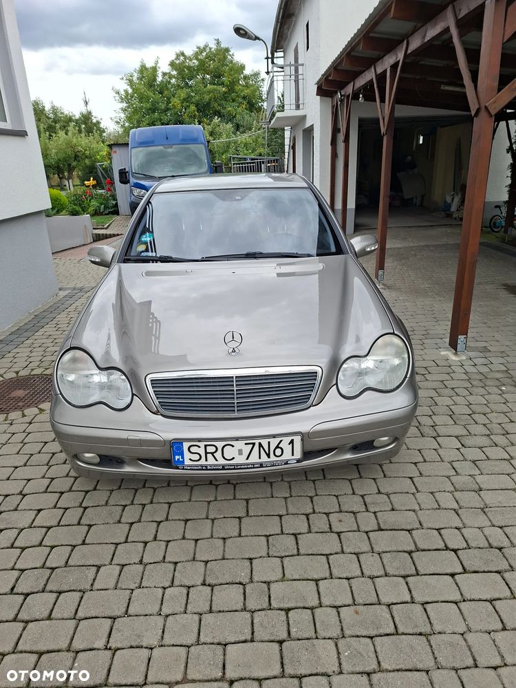 Mercedes-Benz C-Class 2002 photo 2