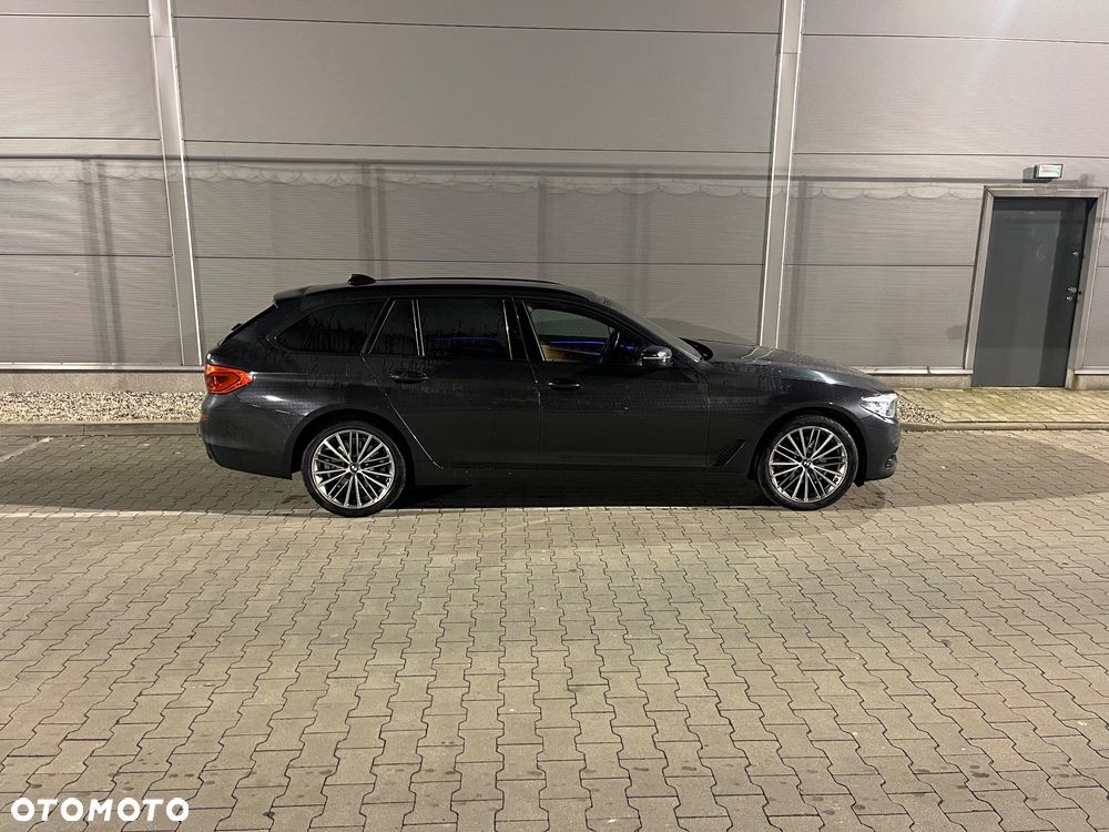 BMW Seria 5 520d Sport Line - 9