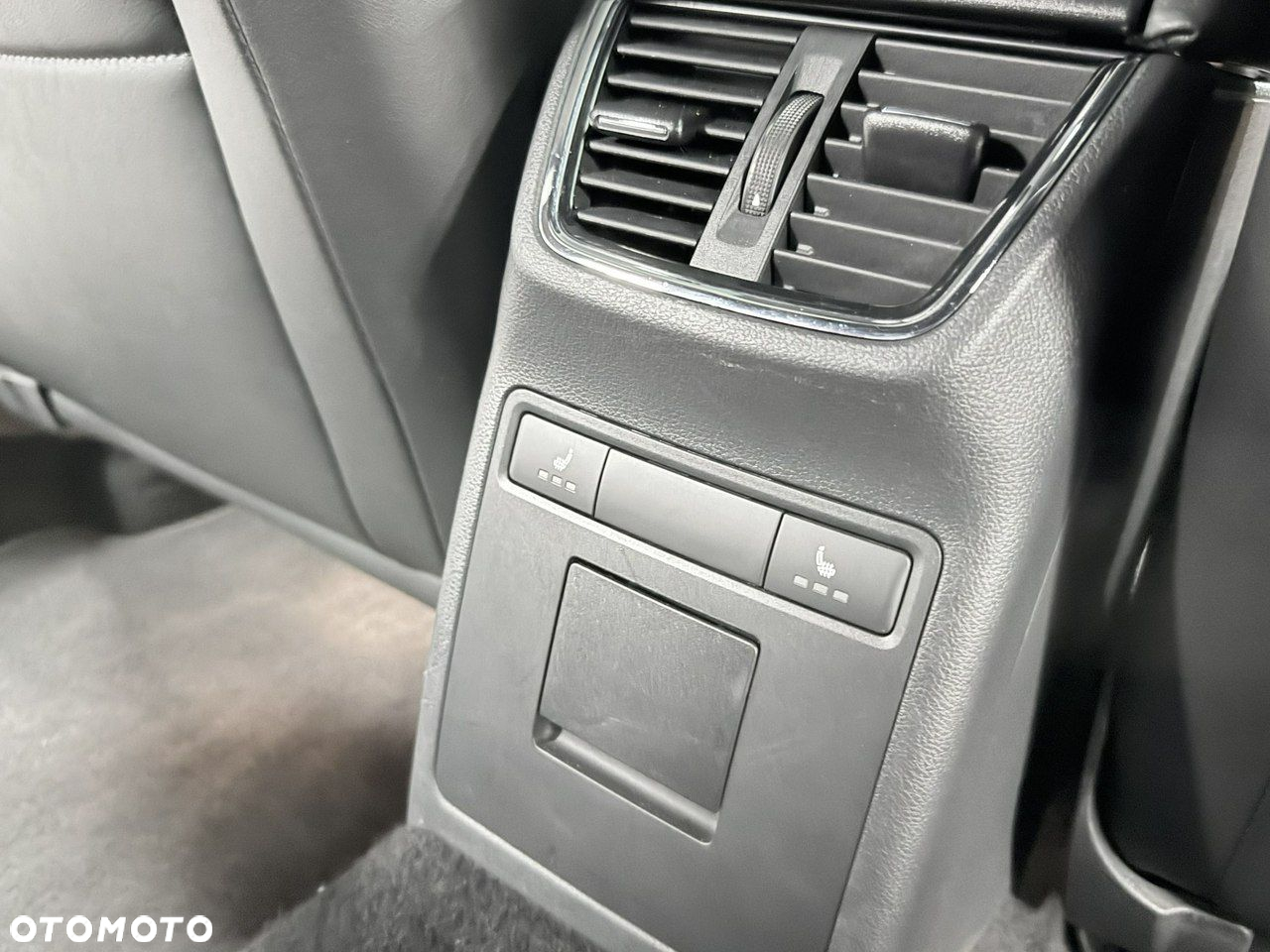 Skoda Octavia Combi 2.0 TDI DSG RS - 38