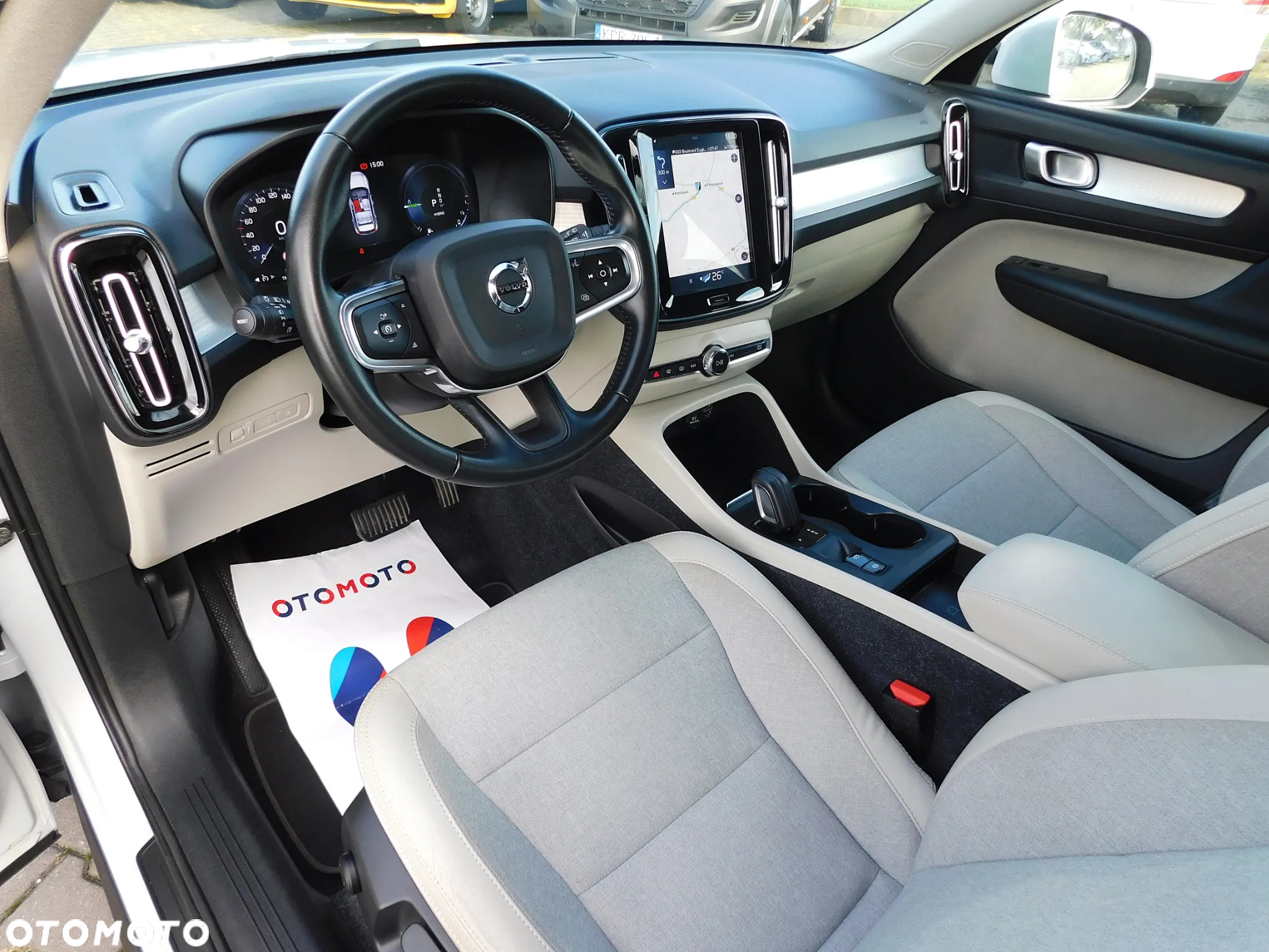 Volvo XC 40 T5 Plug-In Hybrid Momentum - 8