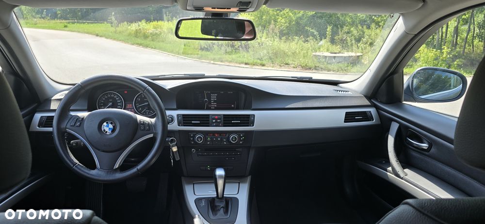 BMW Seria 3 325i - 4