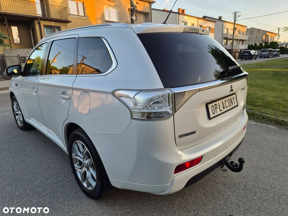 Mitsubishi Outlander - 2