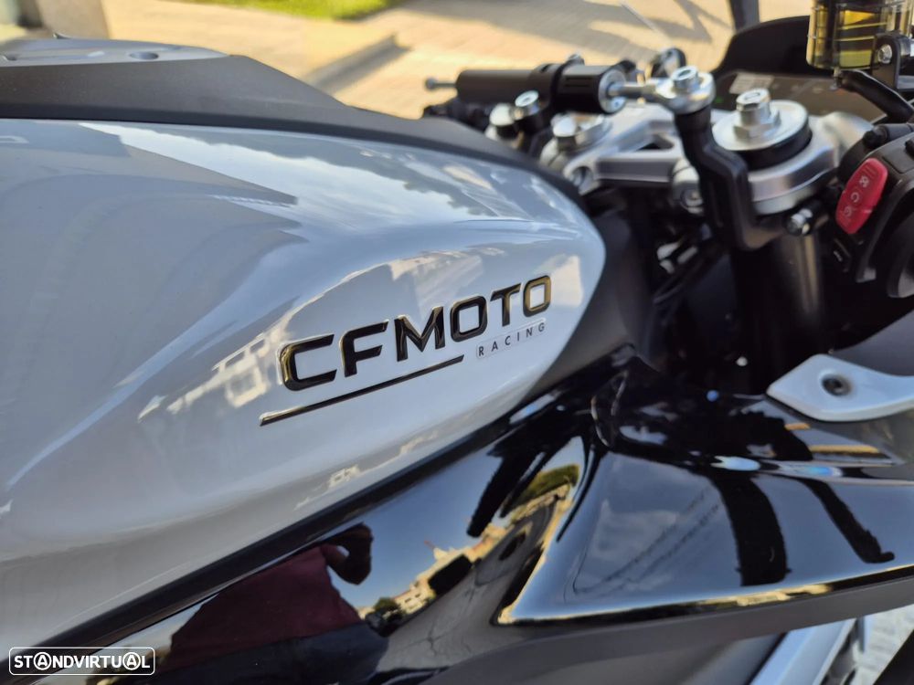 CF Moto 675SR-R - 3
