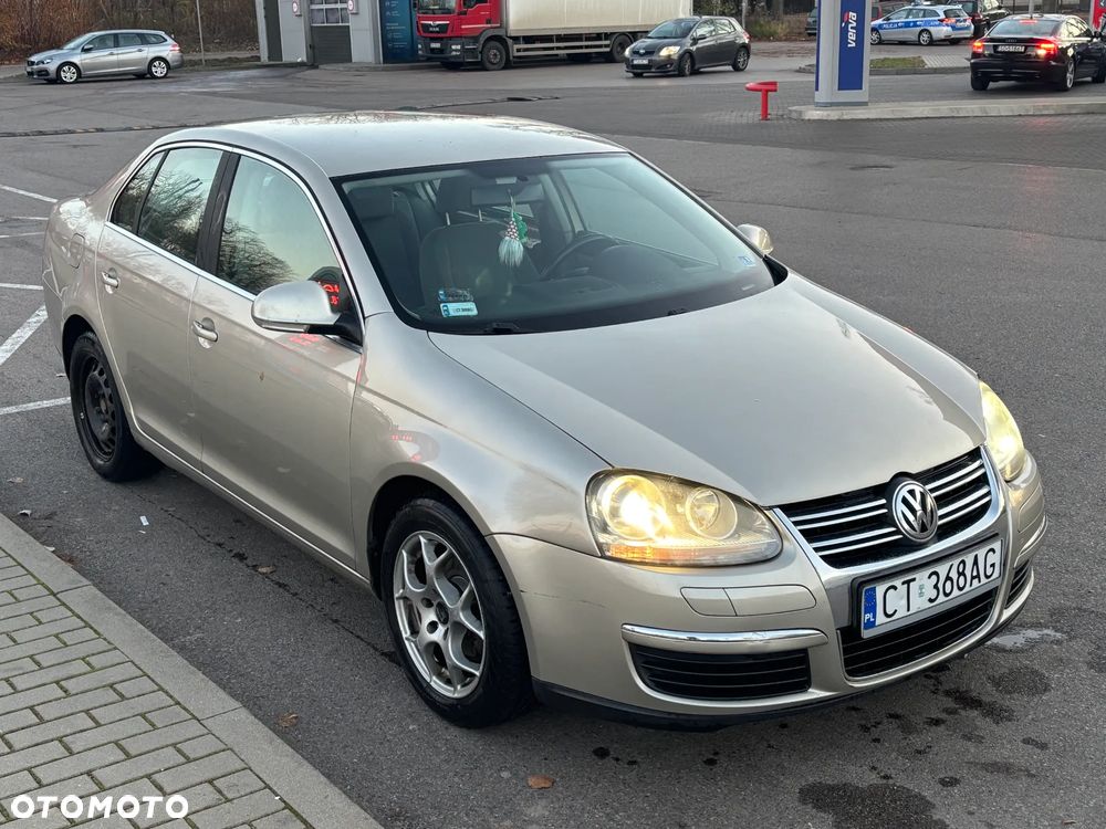 Volkswagen Jetta 2.0 TDI DSG Comfortline - 3