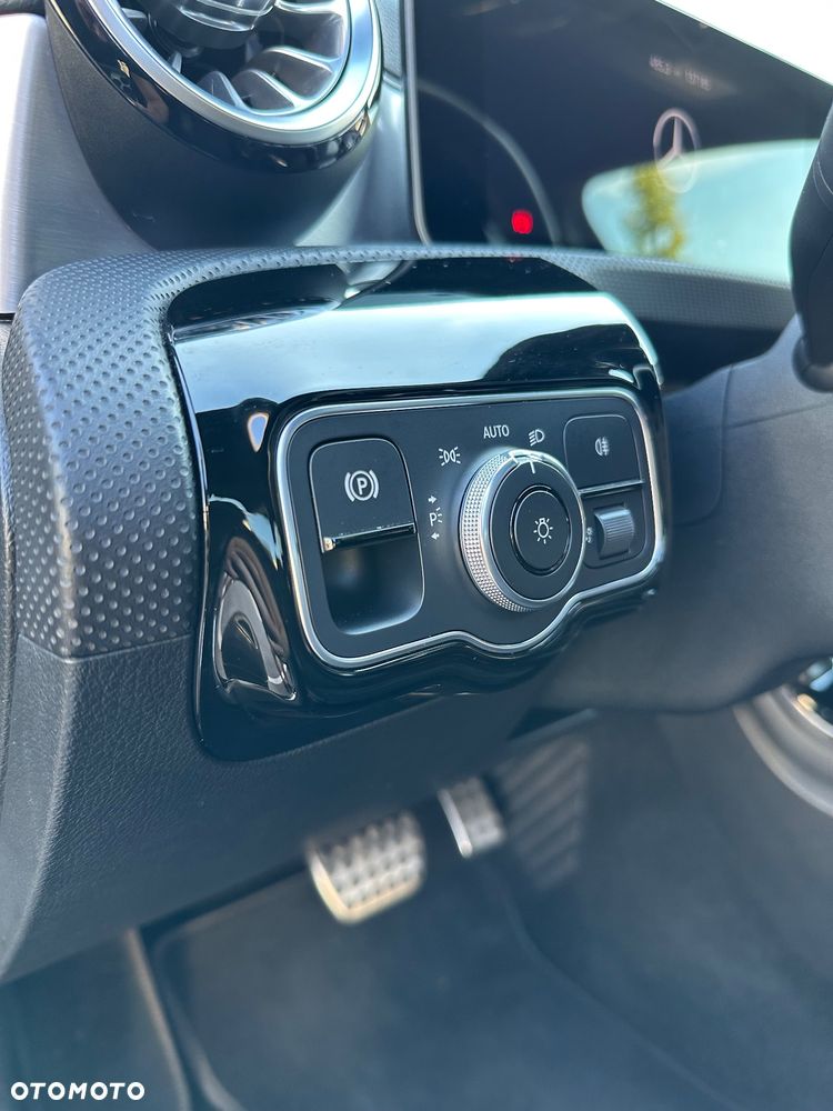 Mercedes-Benz Klasa A 180 7G-DCT Lim AMG Line Advanced Plus - 29