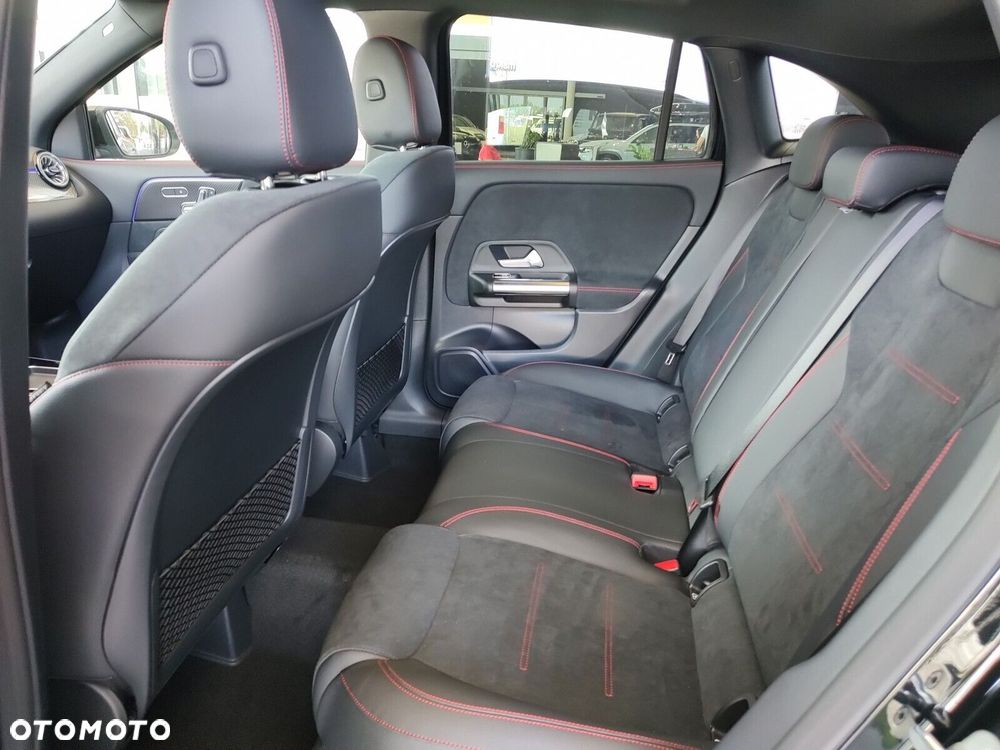 Mercedes-Benz GLA - 15