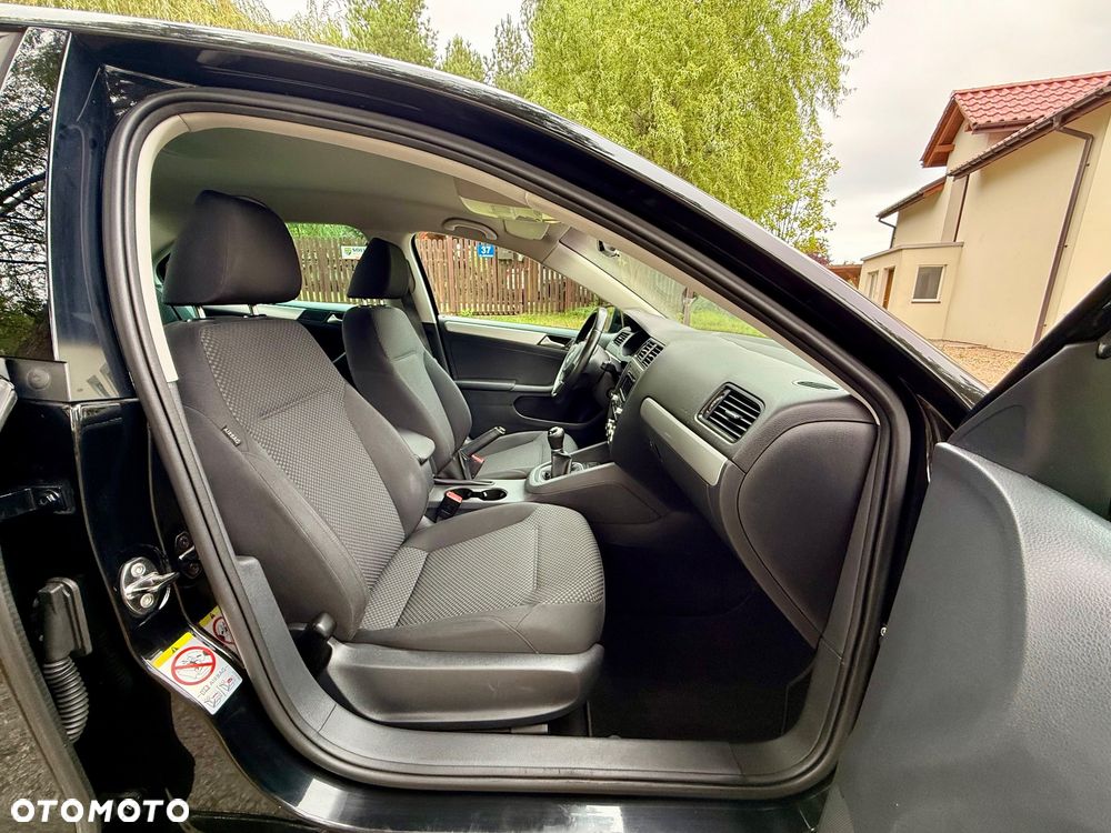 Volkswagen Jetta 1.6 TDI Comfortline - 36