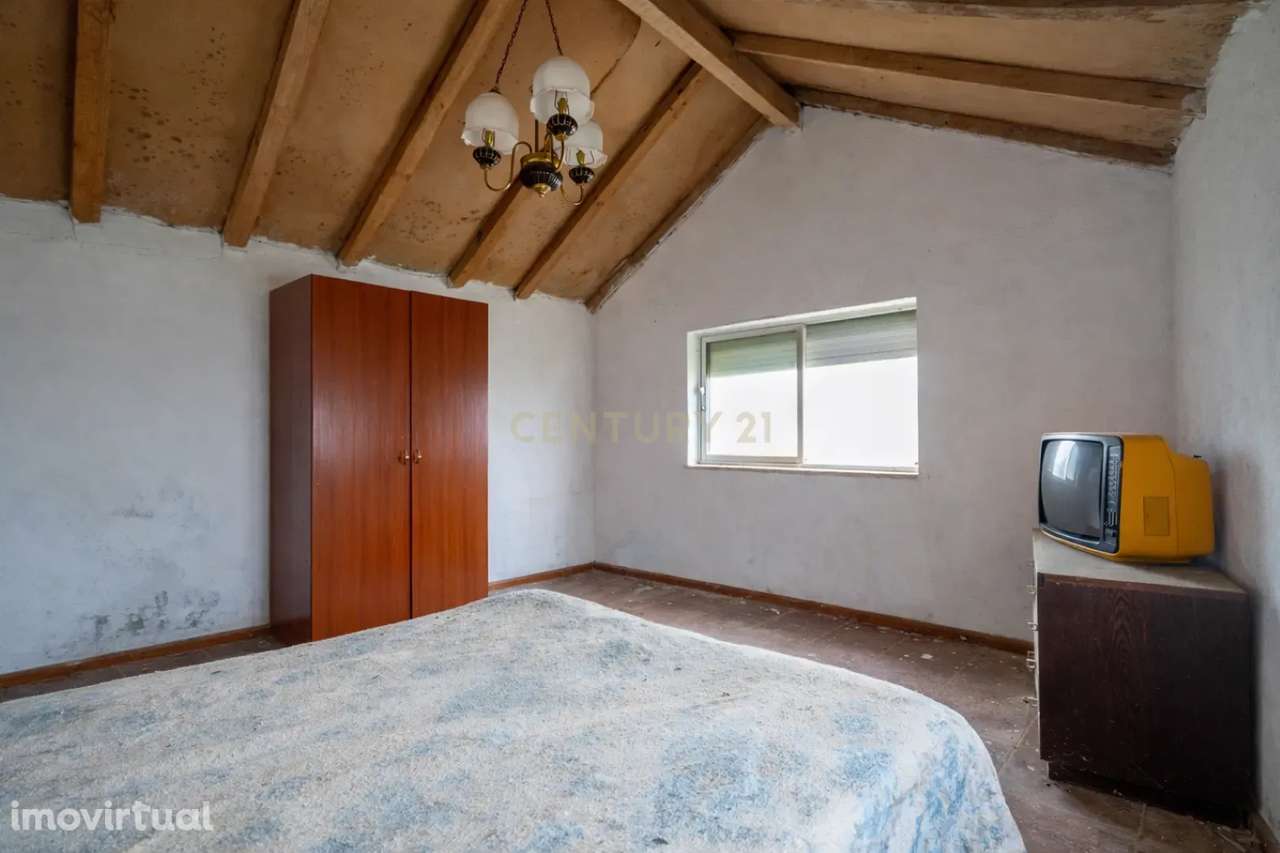 Casa para Recuperar em Góis, Coimbra - 5 Quartos e 2 WC - Grande imagem: 5/22