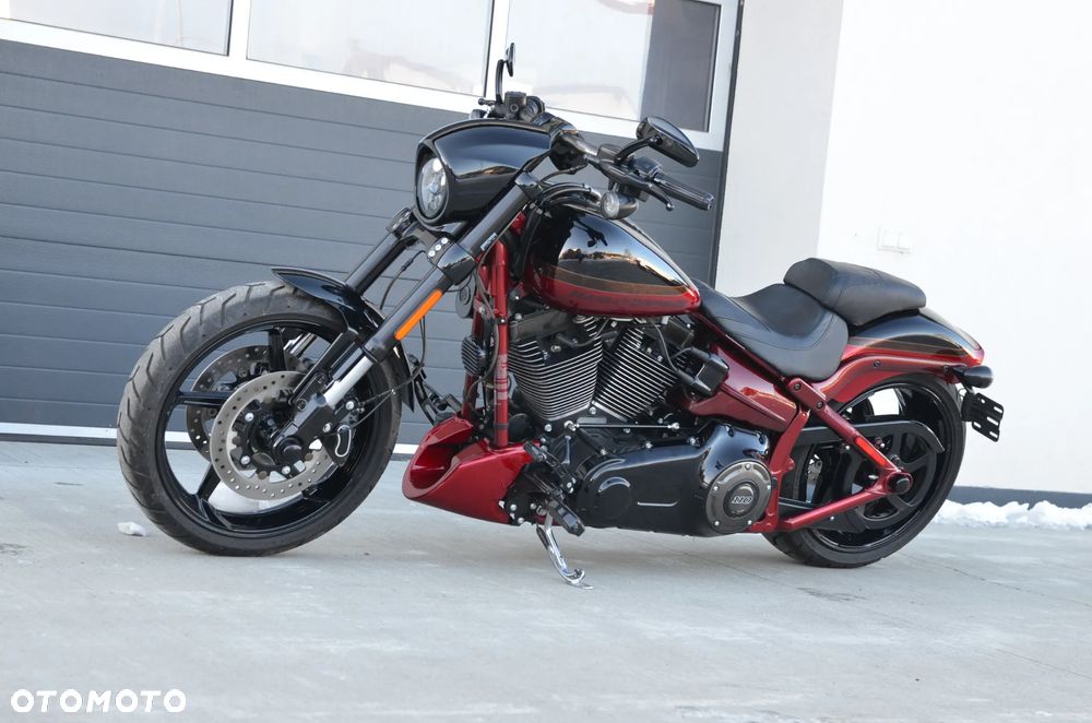 Harley-Davidson Softail Breakout - 11