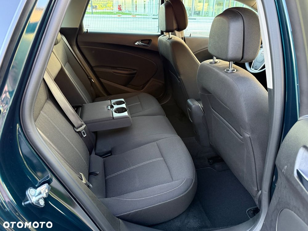 Opel Astra 1.4 Turbo Exklusiv - 25