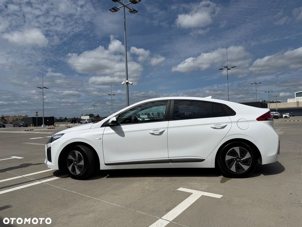 Hyundai IONIQ Hybrid Business - 10