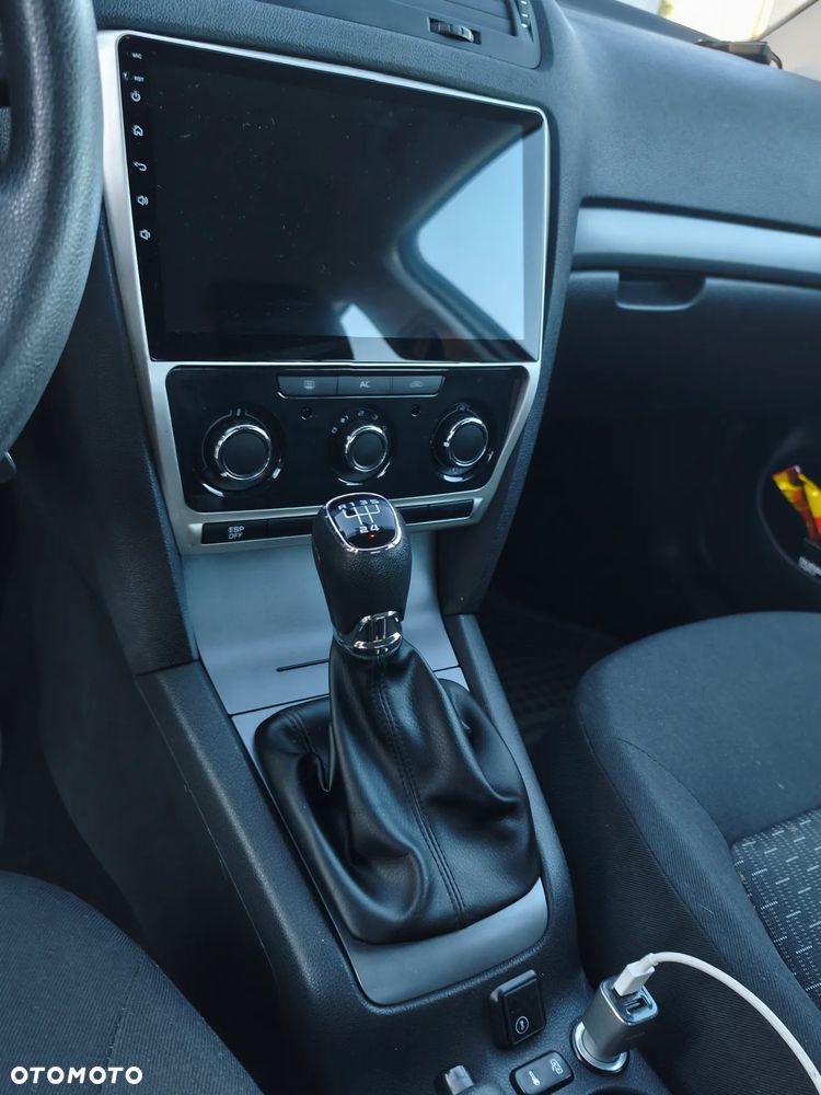 Skoda Octavia 1.6 Family Plus - 25