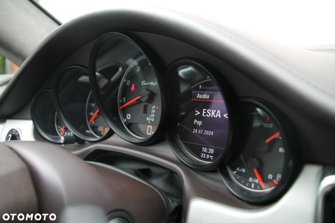 Porsche Panamera Turbo PDK - 17