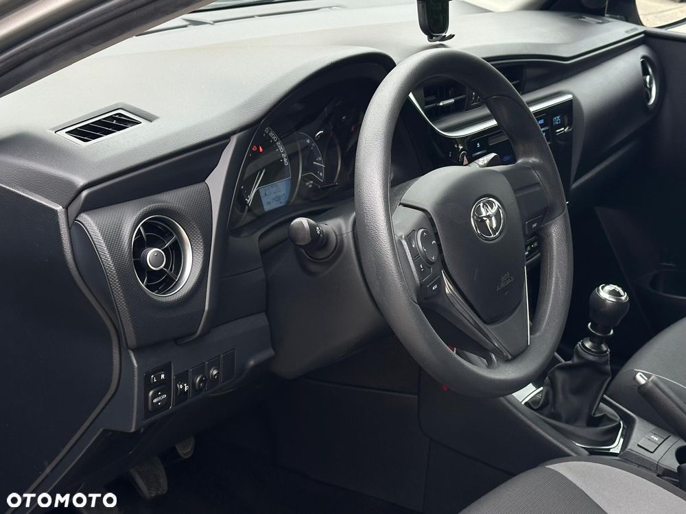Toyota Auris - 12