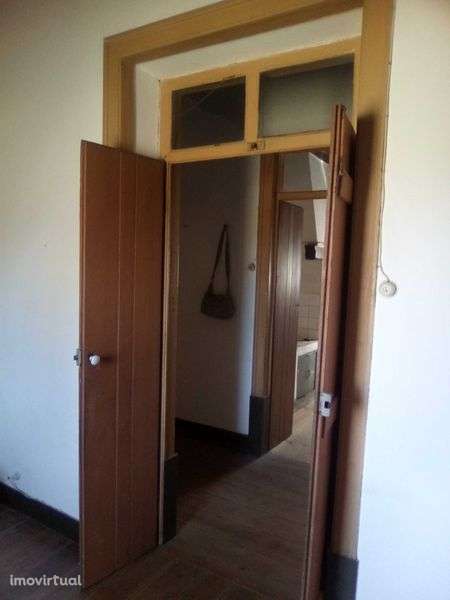 Moradia secular para remodelar - Grande imagem: 2/8