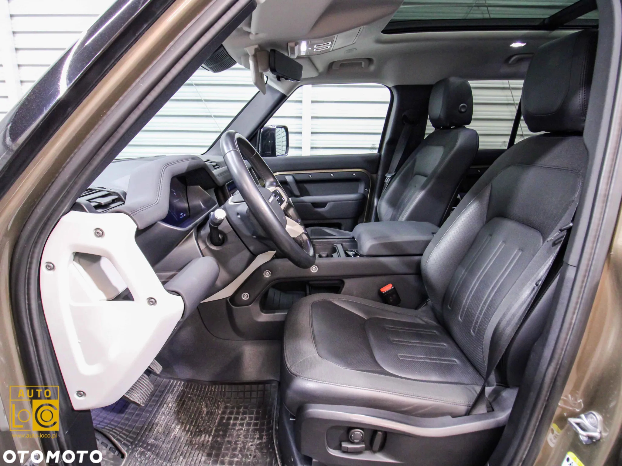 Land Rover Defender - 12