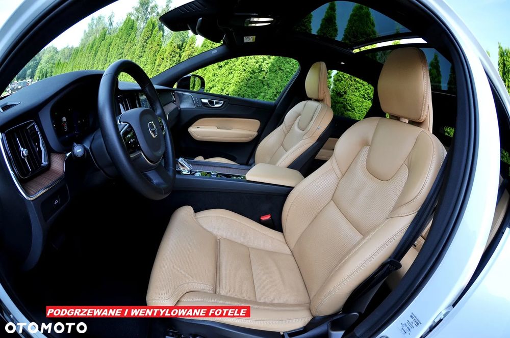 Volvo XC 60 B4 D Plus Dark - 22