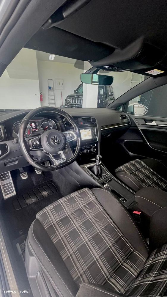 VW Golf 2.0 TDI GTD - 9