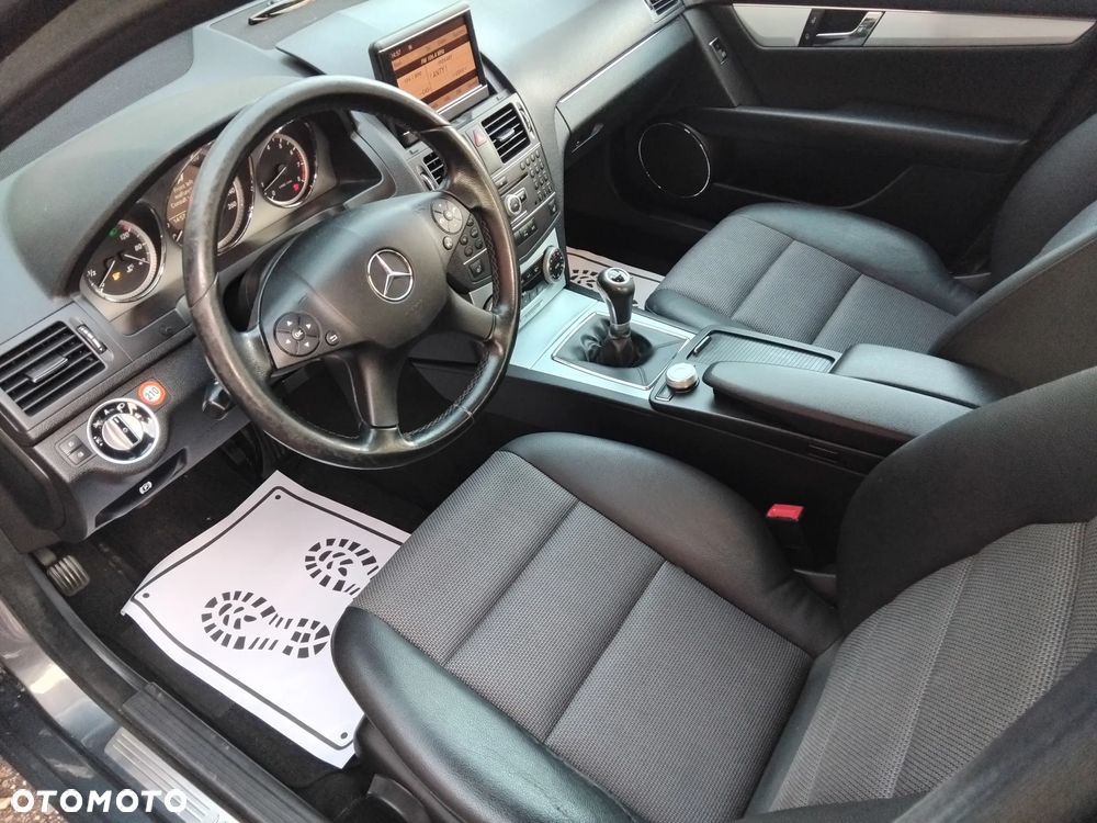 Mercedes-Benz Klasa C 200 CGI BlueEFFICIENCY Avantgarde - 16