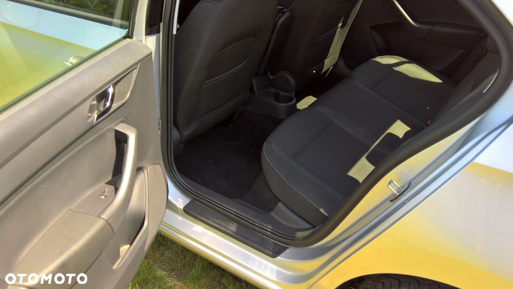 Skoda RAPID 1.2 Ambition Max - 32