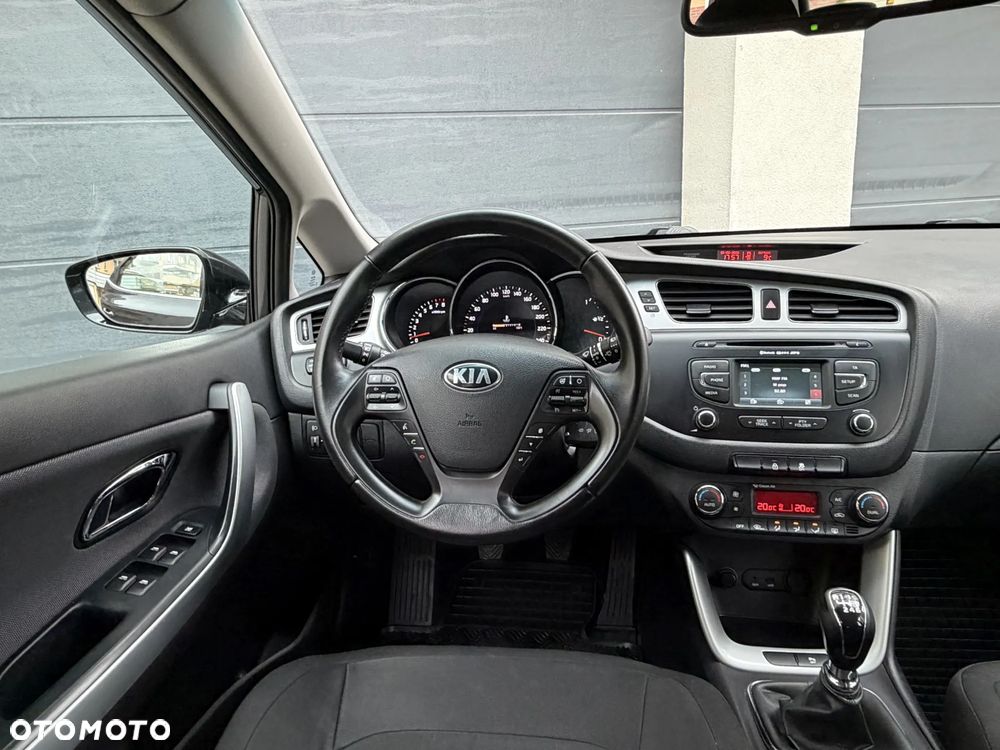 Kia Ceed - 31
