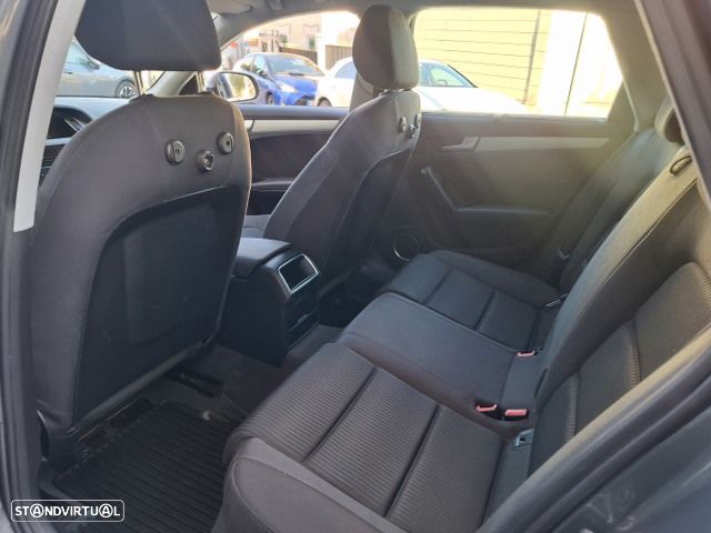 Audi A4 Avant 2.0 TDI Advance - 31