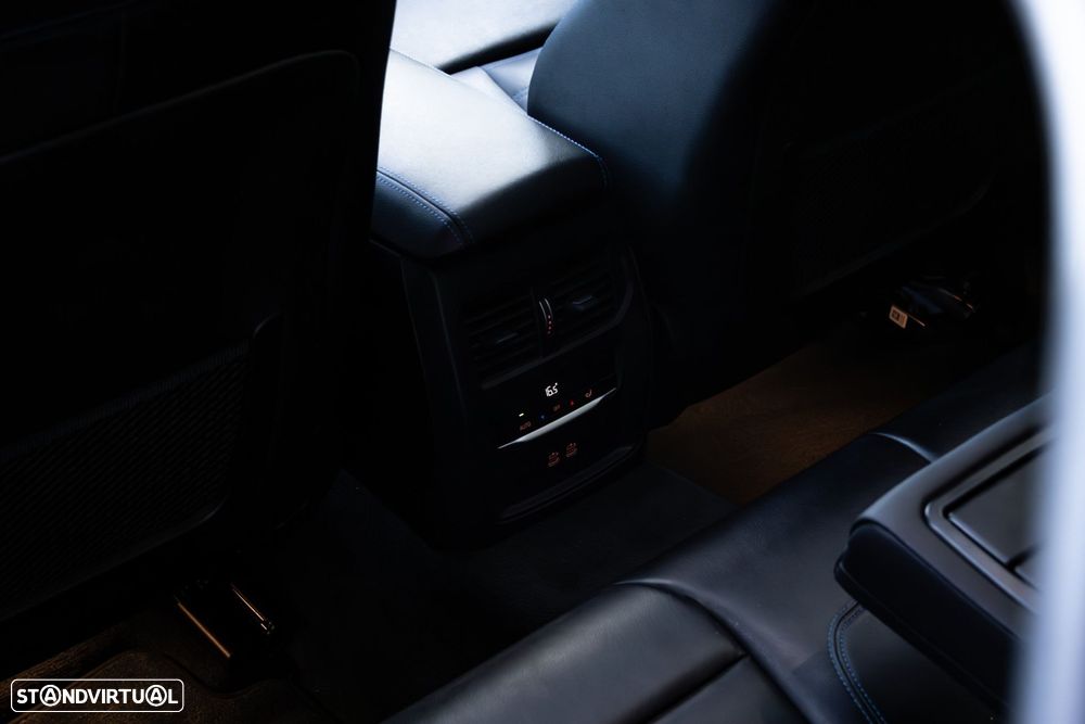 BMW 330 e Pack Desportivo M Pro Auto - 29