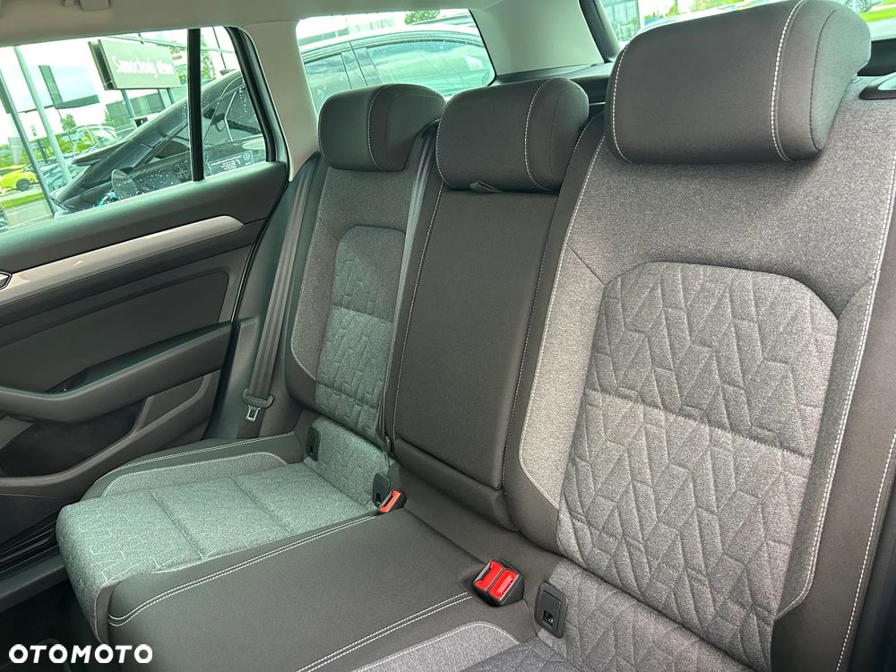 Volkswagen Passat - 16
