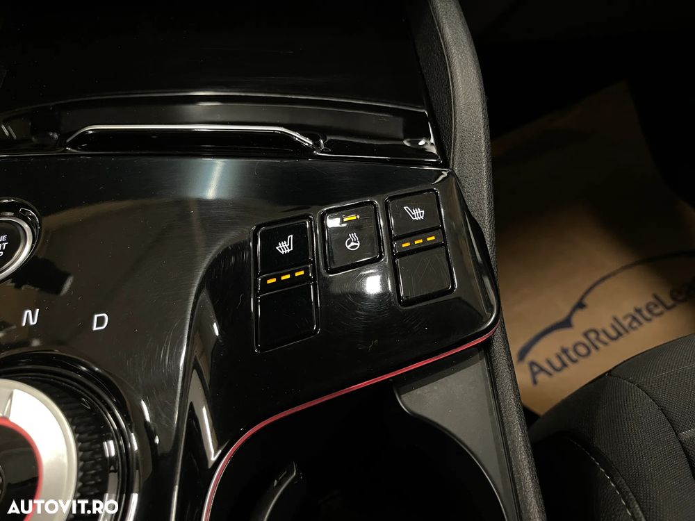 Kia Sportage 1.6 T-GDI HEV 6AT 4x4 Business Line - 27