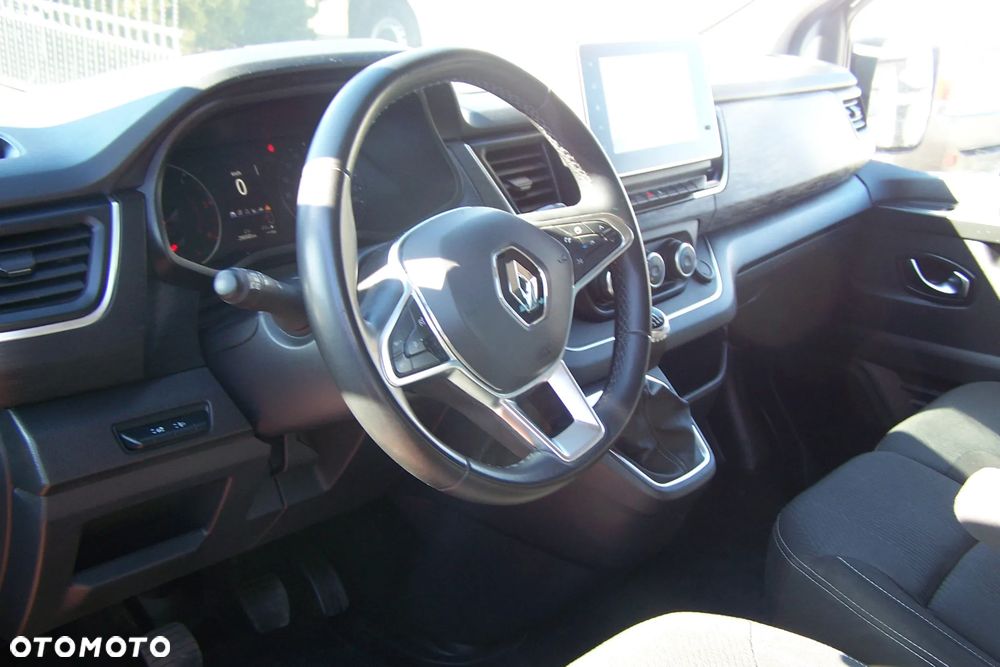 Renault Trafic 2.0 dCi - 9
