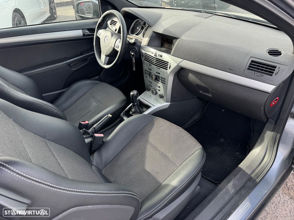 Opel Astra GTC 1.3 CDTi - 29