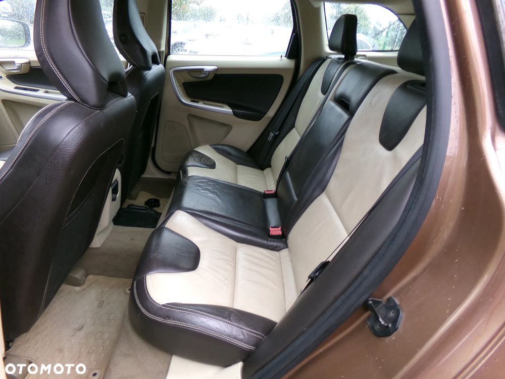 Volvo XC 60 D5 AWD - 6