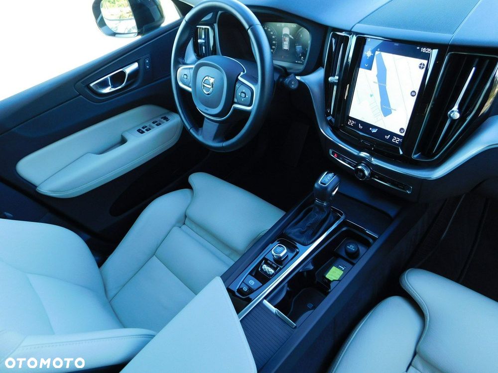 Volvo XC 60 D4 Momentum Pro - 4