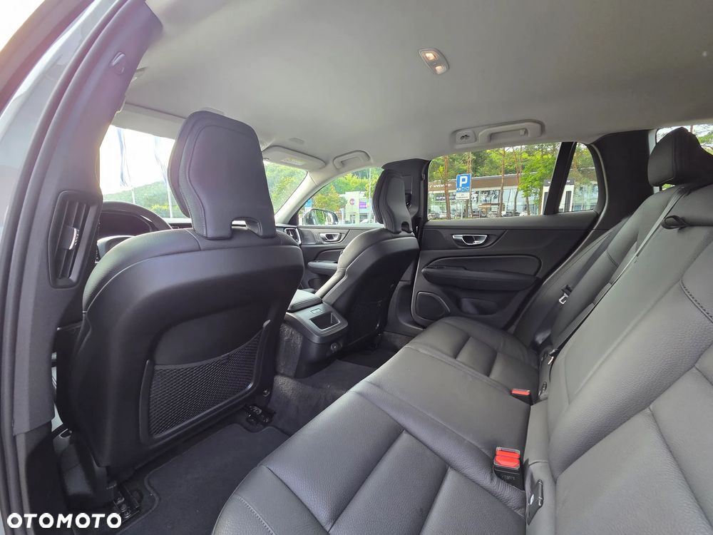 Volvo V60 B4 B Plus Dark - 12