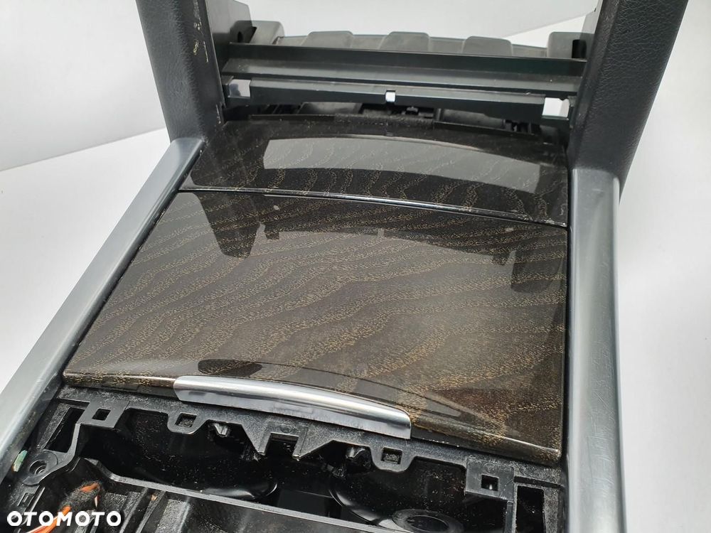 TUNEL ŚRODKOWY PODŁOKIETNIK DEKOR MERCEDES W212 EUROPA - 3