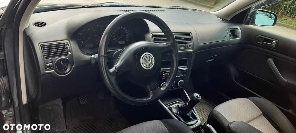Volkswagen Golf 1.6 Comfortline - 14