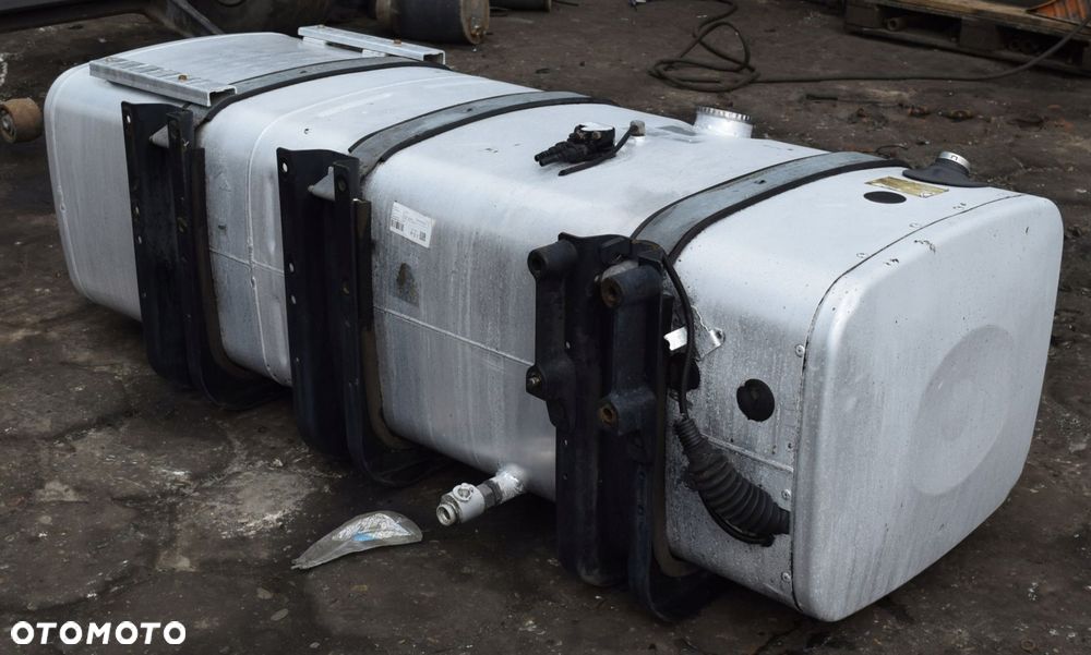 ZBIORNIK PALIWA z AdBlue MAN TGX TGS LOW DECK - 4