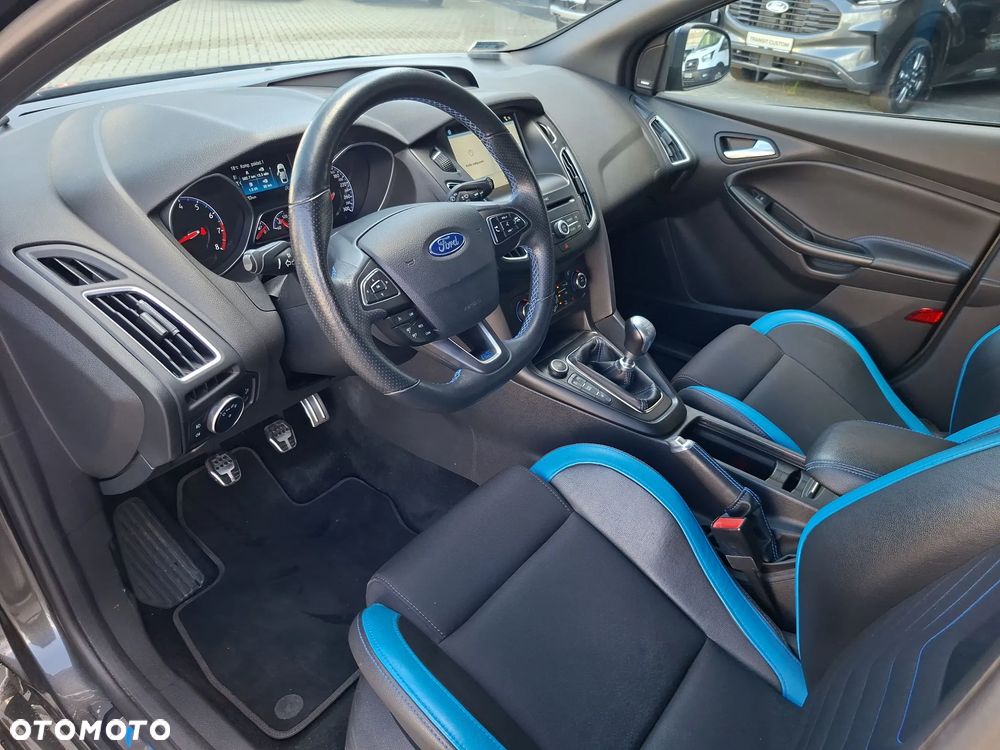 Ford Focus - 12