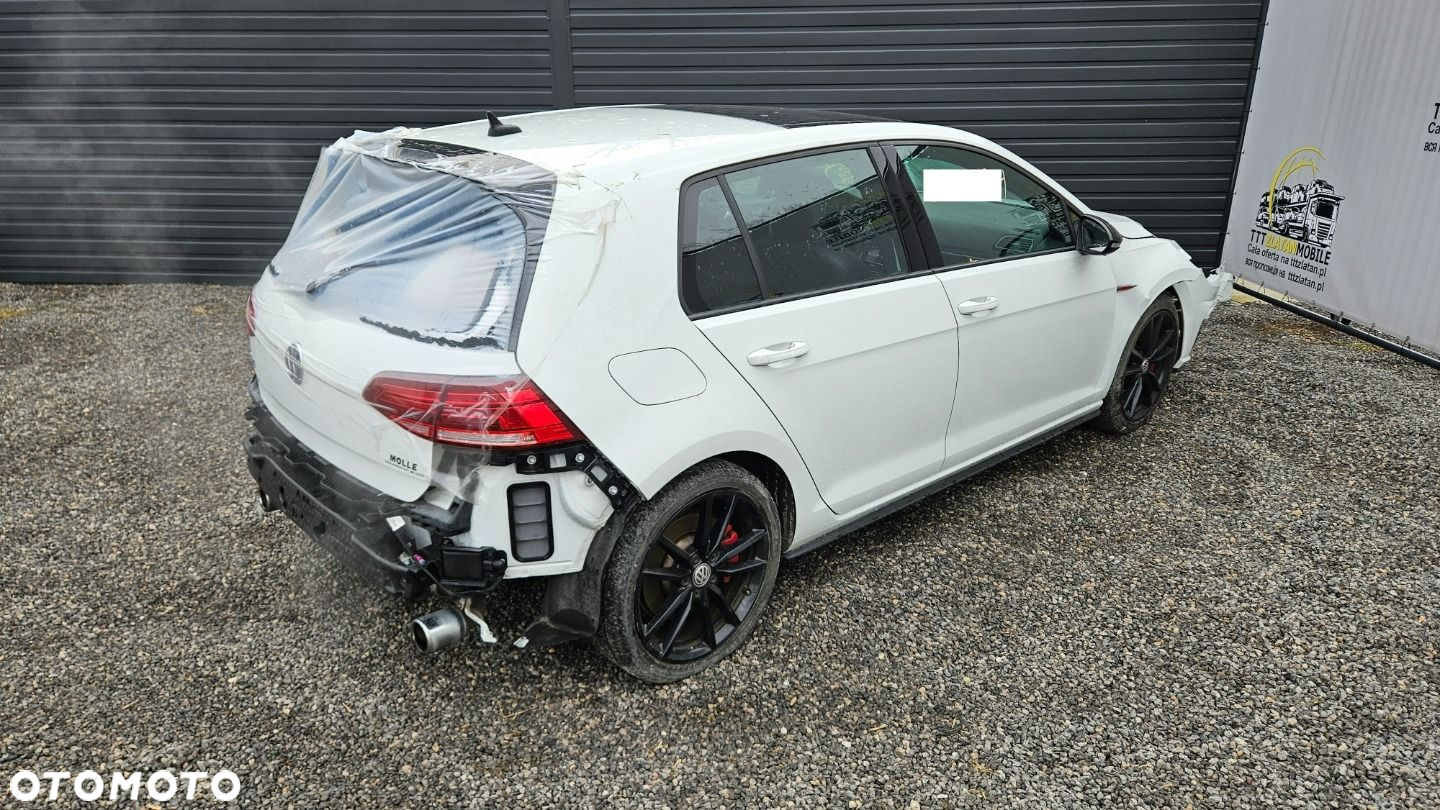 Volkswagen Golf - 20