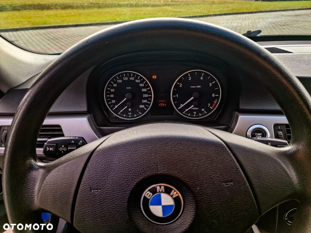 BMW Seria 3 318i - 11