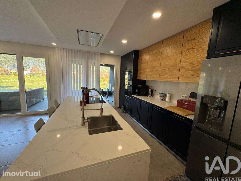 Casa / Villa T4 em Cabração e Moreira do Lima de 280 m2 - Grande imagem: 2/25
