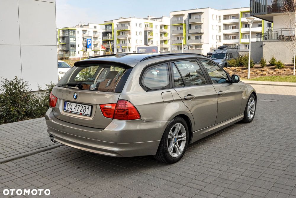 BMW Seria 3 320d DPF Efficient Dynamics Edition - 4