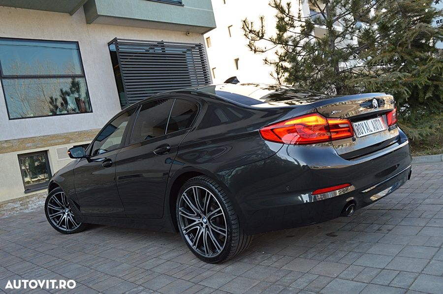 BMW Seria 5 530d xDrive Aut. Luxury Line - 7